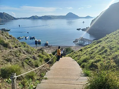  Komodo Tours & cruises