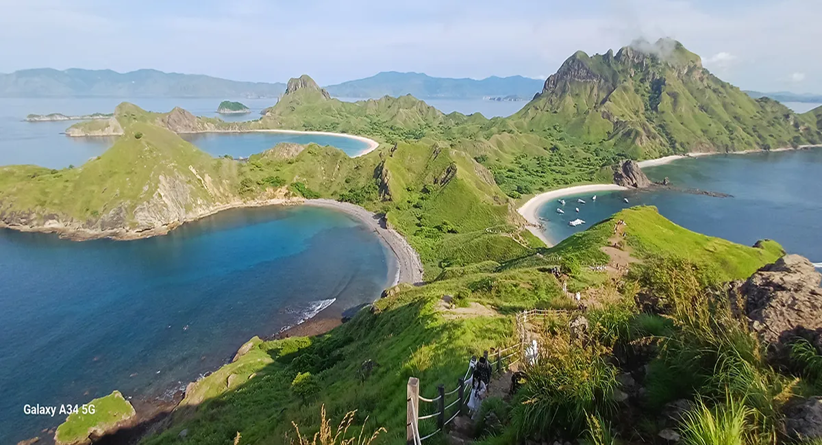  Komodo Tours & cruises 