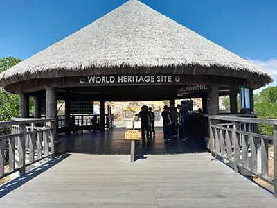  Komodo Tours & cruises 